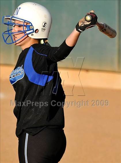 Thumbnail 3 in Santiago vs Norco (CIF SS D1 Final) photogallery.