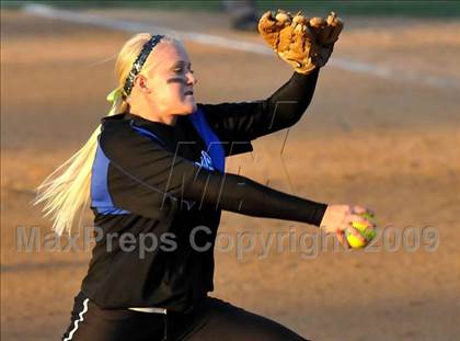 Thumbnail 3 in Santiago vs Norco (CIF SS D1 Final) photogallery.