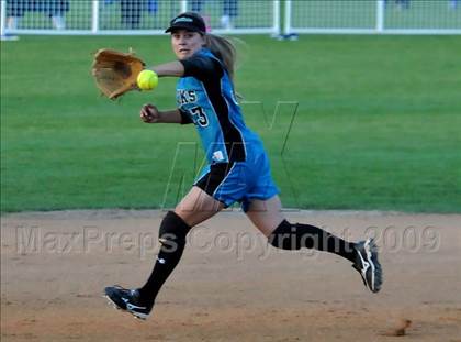 Thumbnail 3 in Santiago vs Norco (CIF SS D1 Final) photogallery.