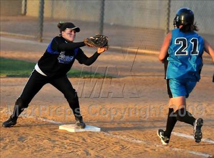 Thumbnail 2 in Santiago vs Norco (CIF SS D1 Final) photogallery.