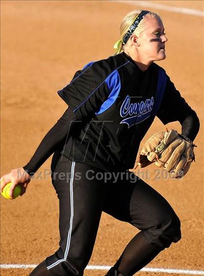 Thumbnail 3 in Santiago vs Norco (CIF SS D1 Final) photogallery.