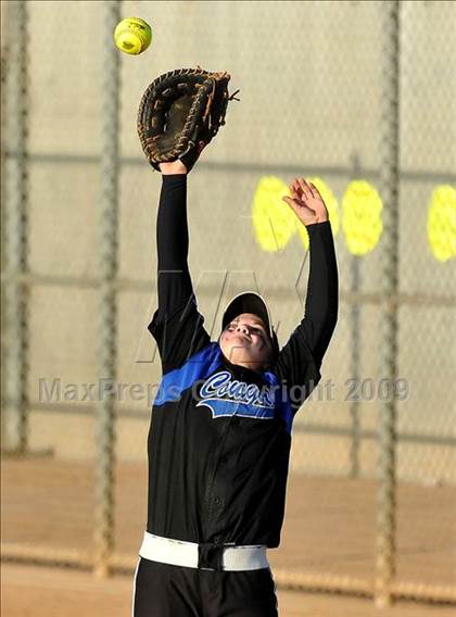 Thumbnail 1 in Santiago vs Norco (CIF SS D1 Final) photogallery.