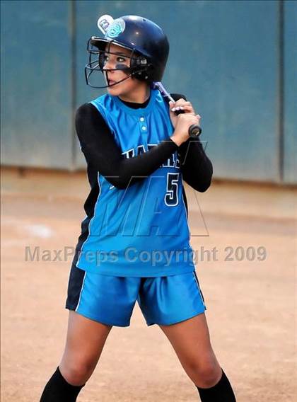 Thumbnail 2 in Santiago vs Norco (CIF SS D1 Final) photogallery.