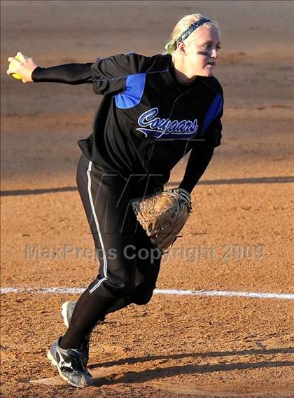 Thumbnail 3 in Santiago vs Norco (CIF SS D1 Final) photogallery.