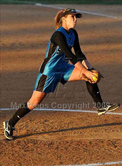 Thumbnail 3 in Santiago vs Norco (CIF SS D1 Final) photogallery.
