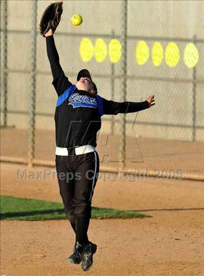 Thumbnail 2 in Santiago vs Norco (CIF SS D1 Final) photogallery.
