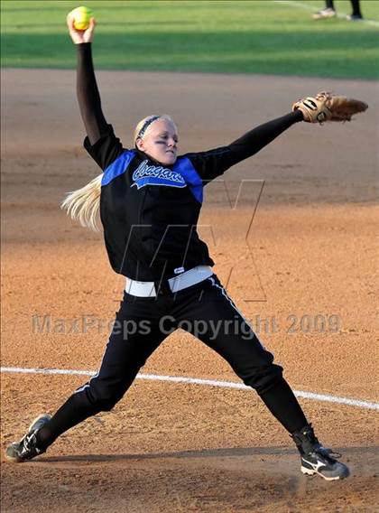 Thumbnail 2 in Santiago vs Norco (CIF SS D1 Final) photogallery.