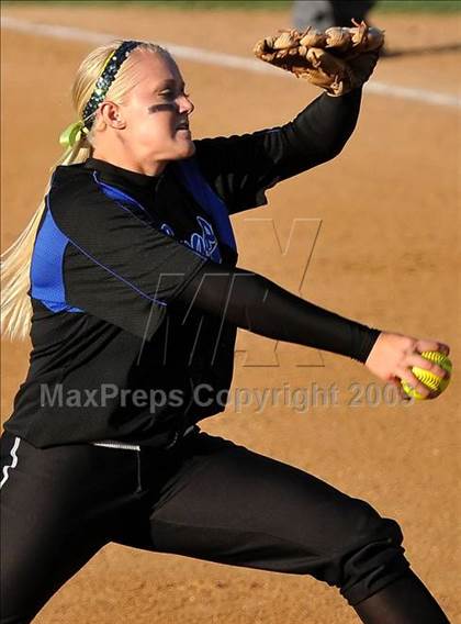 Thumbnail 3 in Santiago vs Norco (CIF SS D1 Final) photogallery.