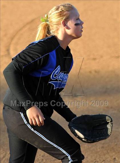 Thumbnail 3 in Santiago vs Norco (CIF SS D1 Final) photogallery.