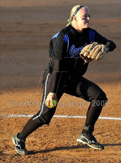 Thumbnail 2 in Santiago vs Norco (CIF SS D1 Final) photogallery.