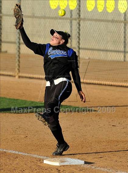 Thumbnail 3 in Santiago vs Norco (CIF SS D1 Final) photogallery.