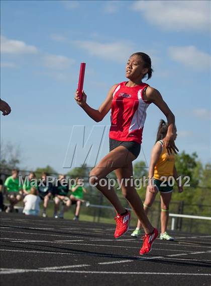 Thumbnail 3 in Wolverine Track Classic (Girls) photogallery.
