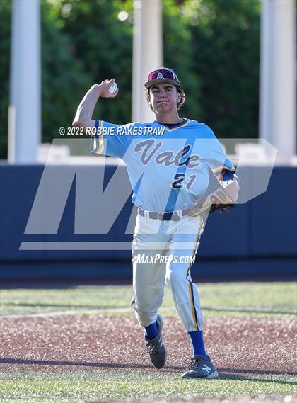 Thumbnail 3 in Brownsboro vs. Sunnyvale (UIL 4A Region II Bi-District Playoff) photogallery.