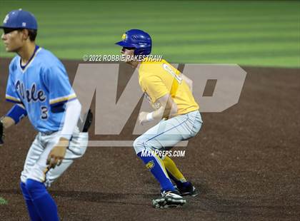 Thumbnail 3 in Brownsboro vs. Sunnyvale (UIL 4A Region II Bi-District Playoff) photogallery.