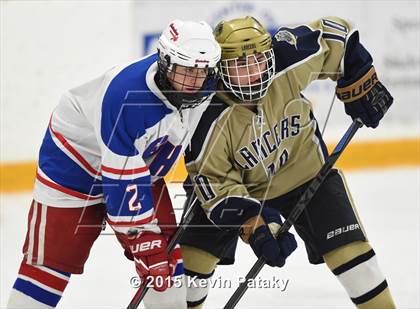 Thumbnail 3 in Notre Dame Catholic vs. Glastonbury (CIAC D1 Quarterfinal) photogallery.