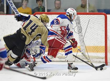 Thumbnail 3 in Notre Dame Catholic vs. Glastonbury (CIAC D1 Quarterfinal) photogallery.