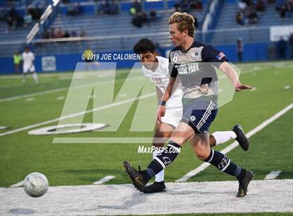 Thumbnail 2 in Lee [Robert E.] vs College Park (UIL 6A Semifinal) photogallery.
