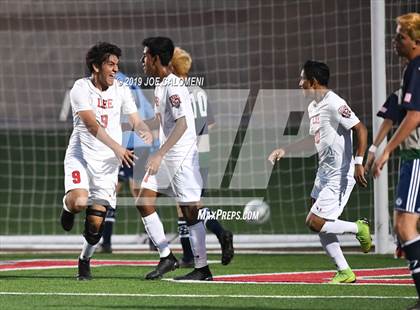 Thumbnail 2 in Lee [Robert E.] vs College Park (UIL 6A Semifinal) photogallery.