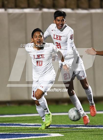 Thumbnail 3 in Lee [Robert E.] vs College Park (UIL 6A Semifinal) photogallery.