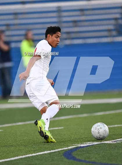 Thumbnail 2 in Lee [Robert E.] vs College Park (UIL 6A Semifinal) photogallery.
