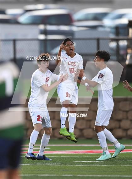 Thumbnail 2 in Lee [Robert E.] vs College Park (UIL 6A Semifinal) photogallery.