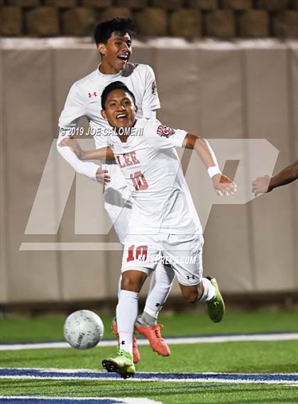 Thumbnail 2 in Lee [Robert E.] vs College Park (UIL 6A Semifinal) photogallery.