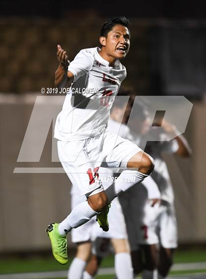 Thumbnail 2 in Lee [Robert E.] vs College Park (UIL 6A Semifinal) photogallery.