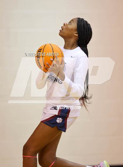 Thumbnail 1 in Rangeview @ Cherokee Trail photogallery.