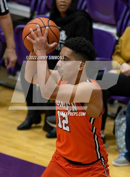 Thumbnail 2 in Normal Community vs. Quincy (IHSA 4A Sectional Finals) photogallery.