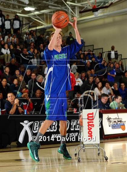 Thumbnail 1 in 2014 MaxPreps Holiday Classic 3-Point Contest (Boys) photogallery.