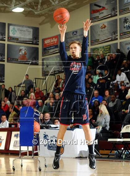 Thumbnail 2 in 2014 MaxPreps Holiday Classic 3-Point Contest (Boys) photogallery.