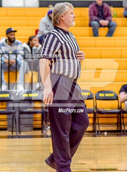 Thumbnail 2 in Shawnee Heights vs Grandview (West Boy's Varsity Tournament) photogallery.