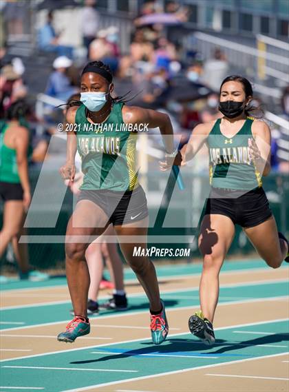 Thumbnail 2 in Los Alamos Track and Field Invitational photogallery.
