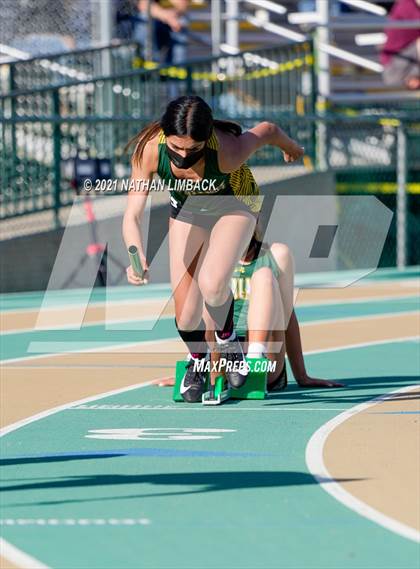 Thumbnail 2 in Los Alamos Track and Field Invitational photogallery.