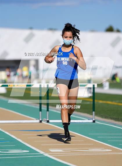 Thumbnail 2 in Los Alamos Track and Field Invitational photogallery.