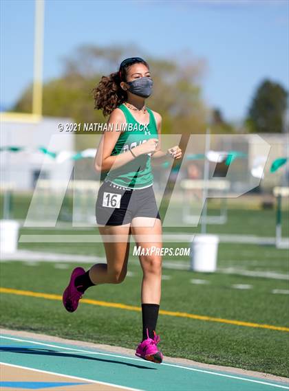 Thumbnail 3 in Los Alamos Track and Field Invitational photogallery.