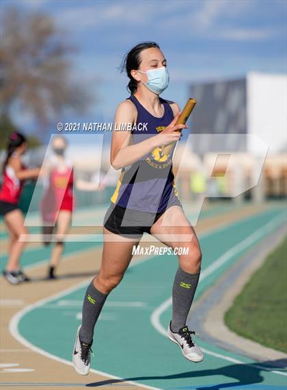 Thumbnail 1 in Los Alamos Track and Field Invitational photogallery.