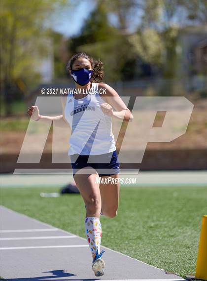 Thumbnail 1 in Los Alamos Track and Field Invitational photogallery.