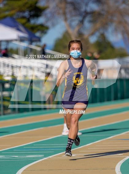 Thumbnail 3 in Los Alamos Track and Field Invitational photogallery.