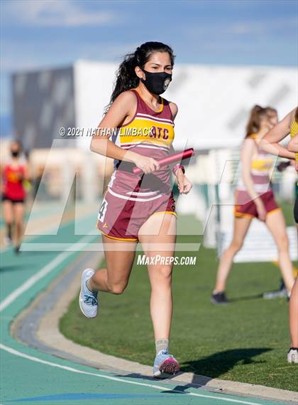 Thumbnail 2 in Los Alamos Track and Field Invitational photogallery.