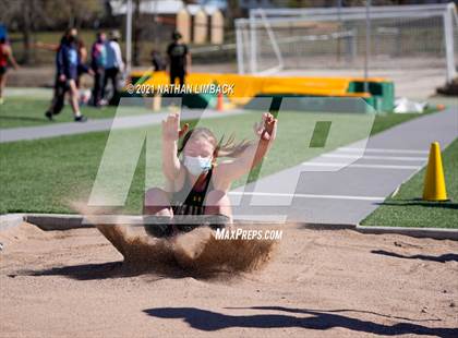Thumbnail 3 in Los Alamos Track and Field Invitational photogallery.