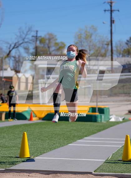 Thumbnail 2 in Los Alamos Track and Field Invitational photogallery.