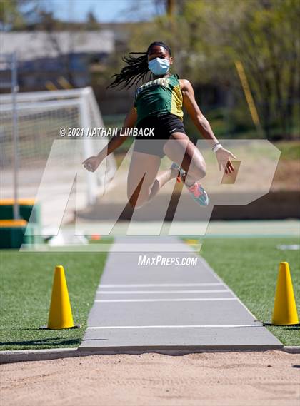 Thumbnail 1 in Los Alamos Track and Field Invitational photogallery.