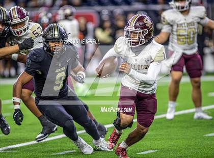Thumbnail 1 in Jordan vs. Summer Creek (UIL 6A Dll Football Semi Regional Playoff) photogallery.
