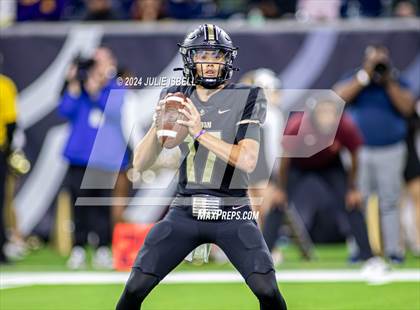 Thumbnail 1 in Jordan vs. Summer Creek (UIL 6A Dll Football Semi Regional Playoff) photogallery.