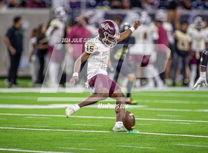 Thumbnail 2 in Jordan vs. Summer Creek (UIL 6A Dll Football Semi Regional Playoff) photogallery.