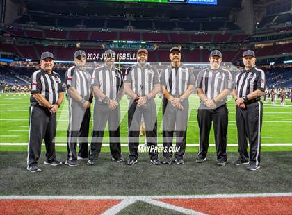 Thumbnail 1 in Jordan vs. Summer Creek (UIL 6A Dll Football Semi Regional Playoff) photogallery.