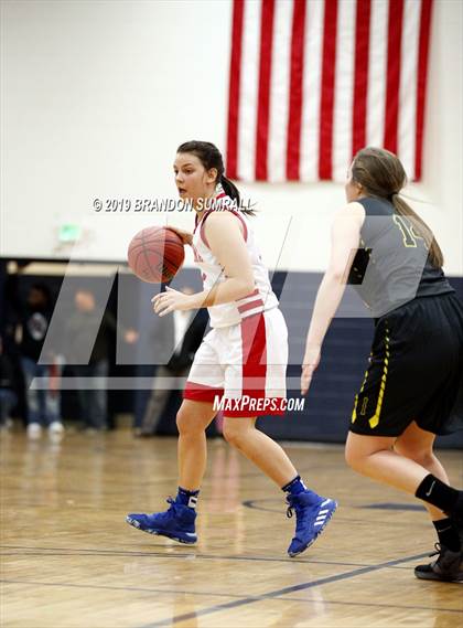 Thumbnail 2 in Isabella vs. Verbena (Chilton County Tournament) photogallery.