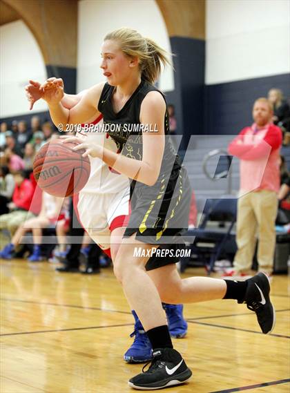 Thumbnail 3 in Isabella vs. Verbena (Chilton County Tournament) photogallery.