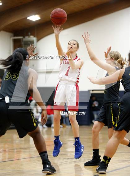 Thumbnail 2 in Isabella vs. Verbena (Chilton County Tournament) photogallery.